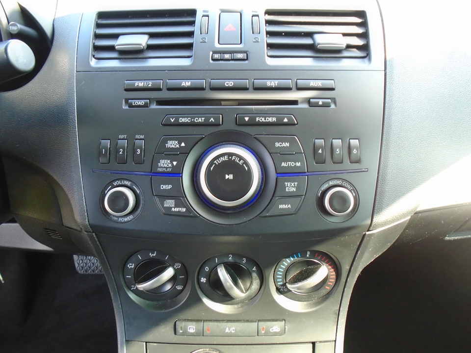 2013 Mazda MAZDA3 i Sport 4-Door