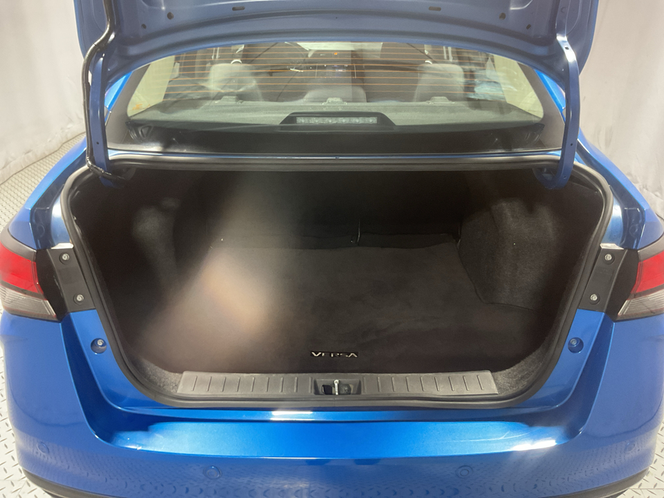 2021 Nissan Versa SR