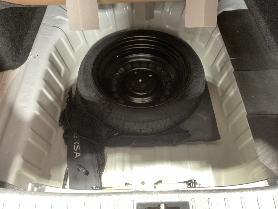 2025 Nissan Versa SR