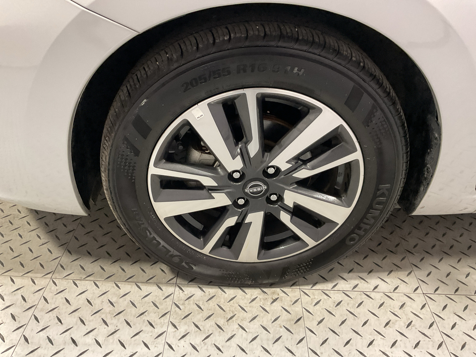 2025 Nissan Versa SV