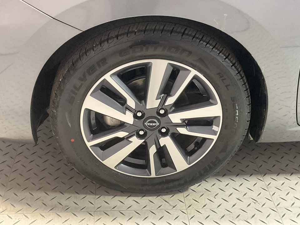 2023 Nissan Versa SV