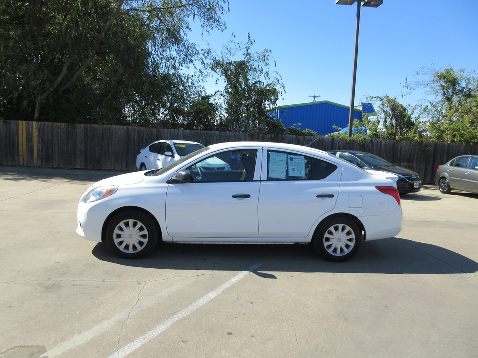 2014 Nissan Versa 1.6 S 4A