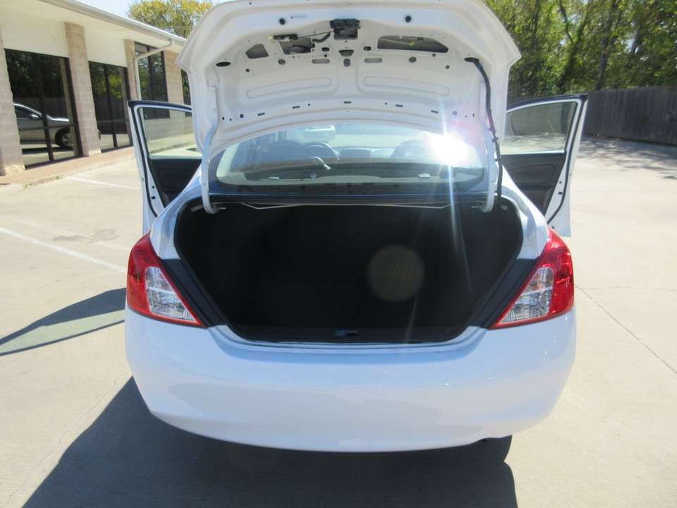 2014 Nissan Versa 1.6 S 4A