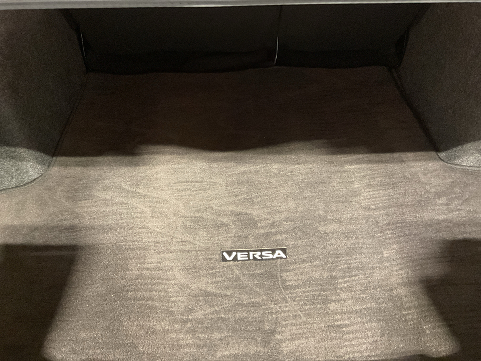 2021 Nissan Versa SR