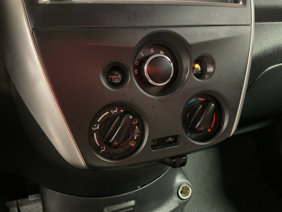 2019 Nissan Versa 1.6 SV Sedan