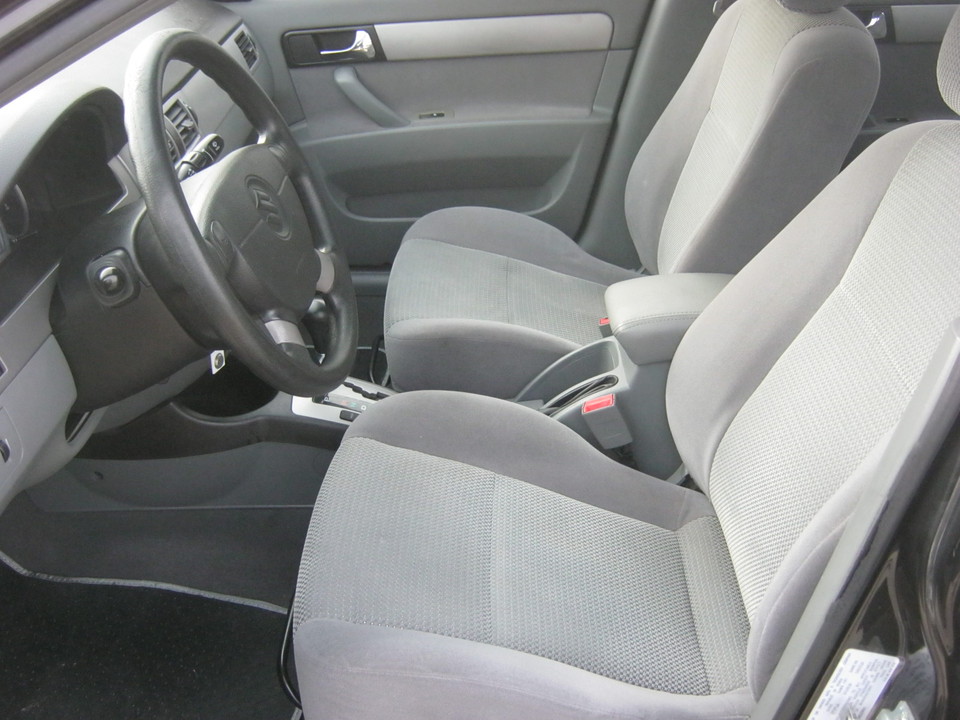 2008 Suzuki Forenza Base