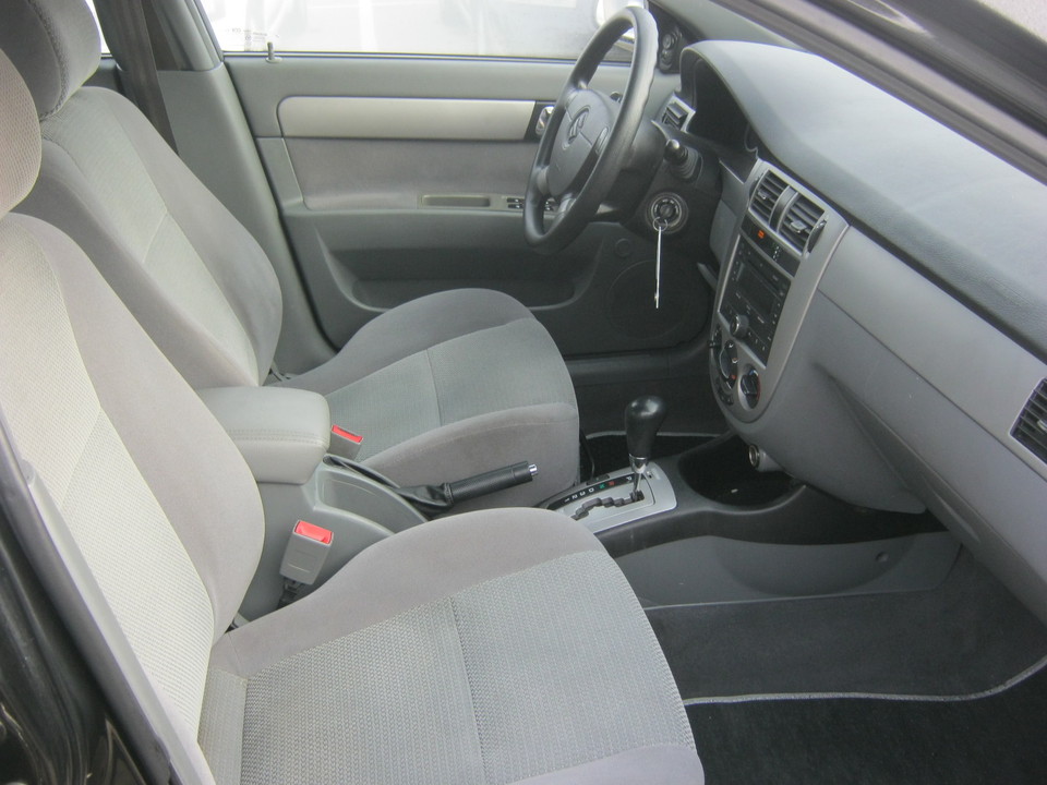 2008 Suzuki Forenza Base