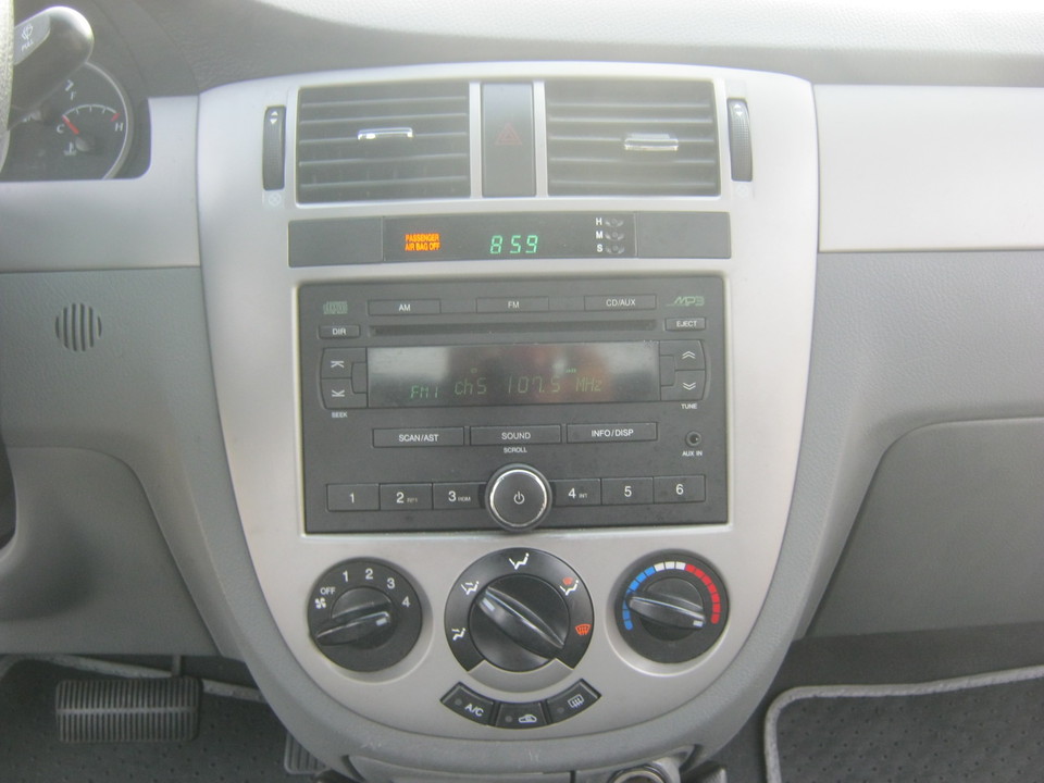 2008 Suzuki Forenza Base