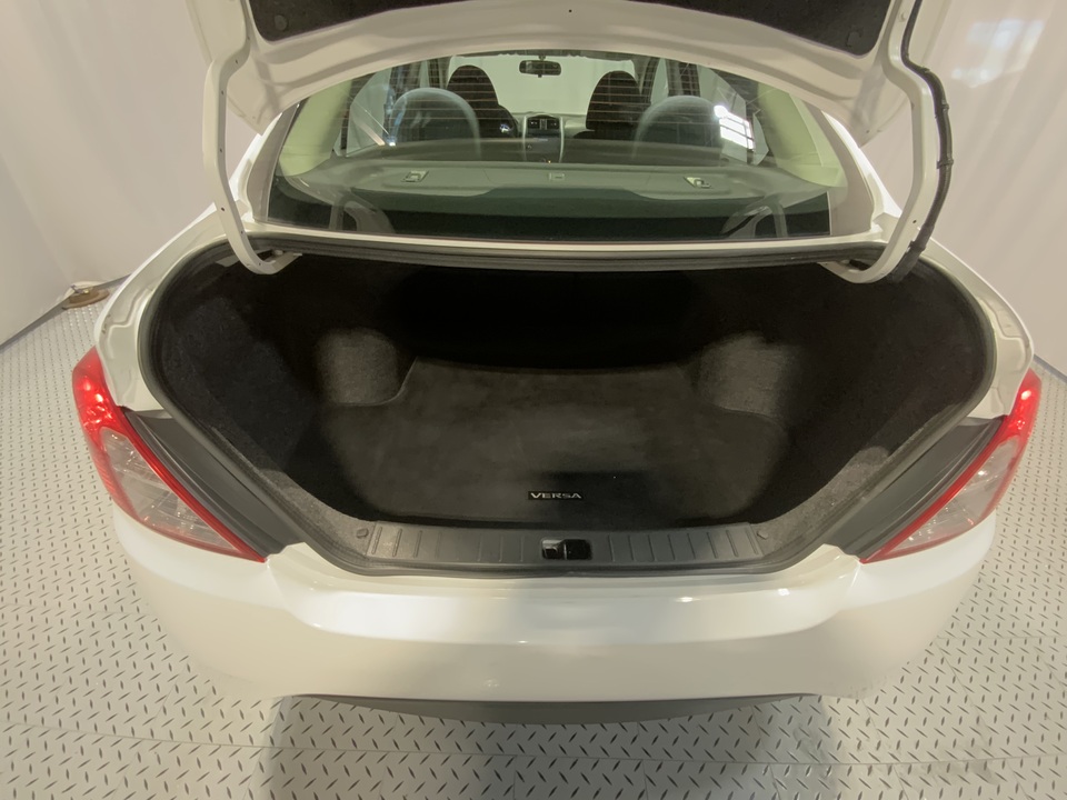 2019 Nissan Versa 1.6 SV Sedan