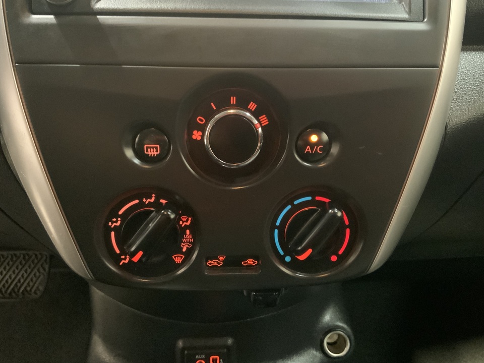 2019 Nissan Versa 1.6 SV Sedan