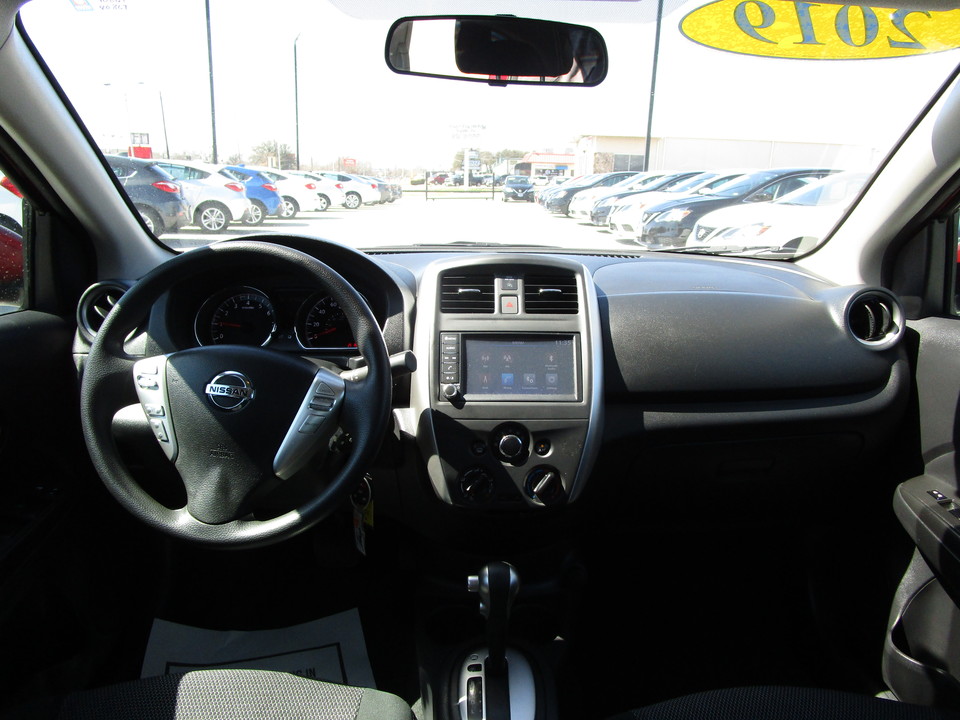 2019 Nissan Versa 1.6 SV Sedan