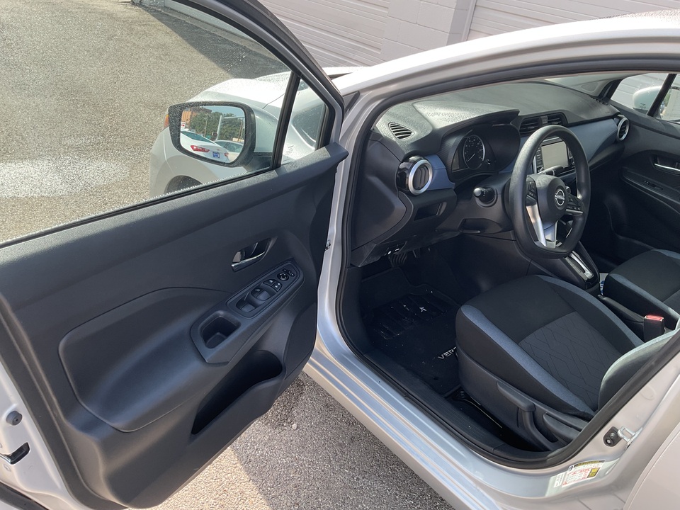 2023 Nissan Versa SV