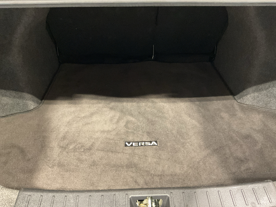 2022 Nissan Versa SV