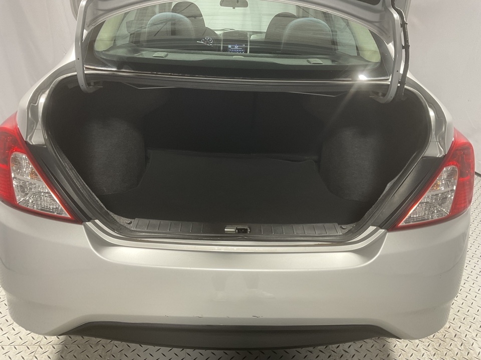 2019 Nissan Versa 1.6 SV Sedan