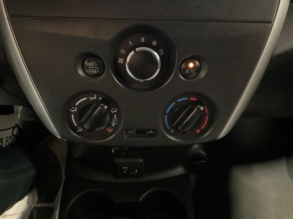 2019 Nissan Versa 1.6 SV Sedan