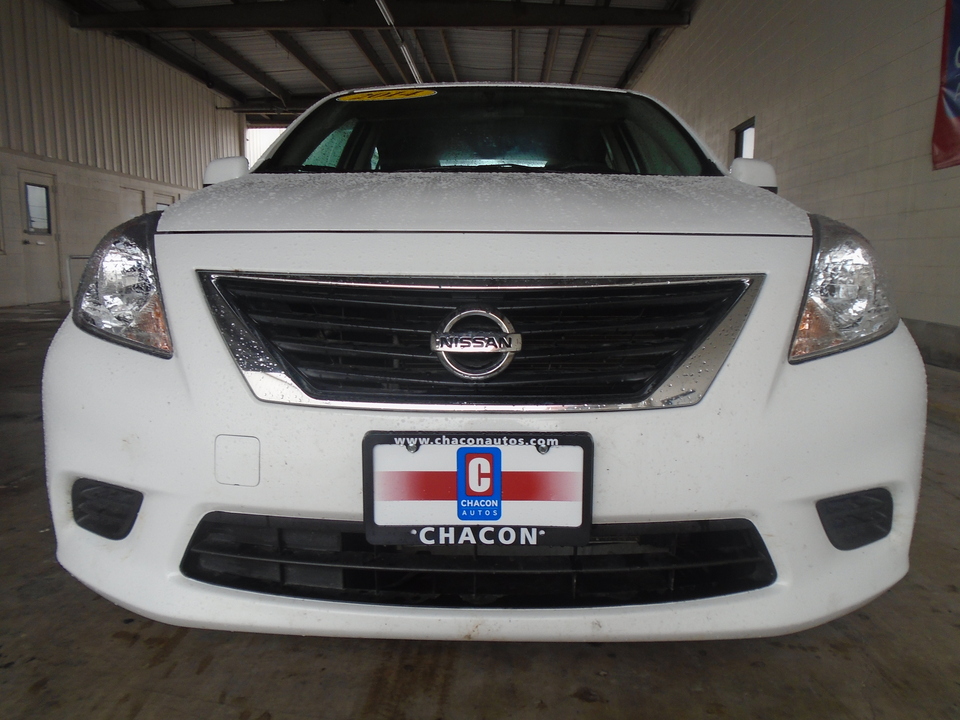 2014 Nissan Versa 1.6 SV Sedan