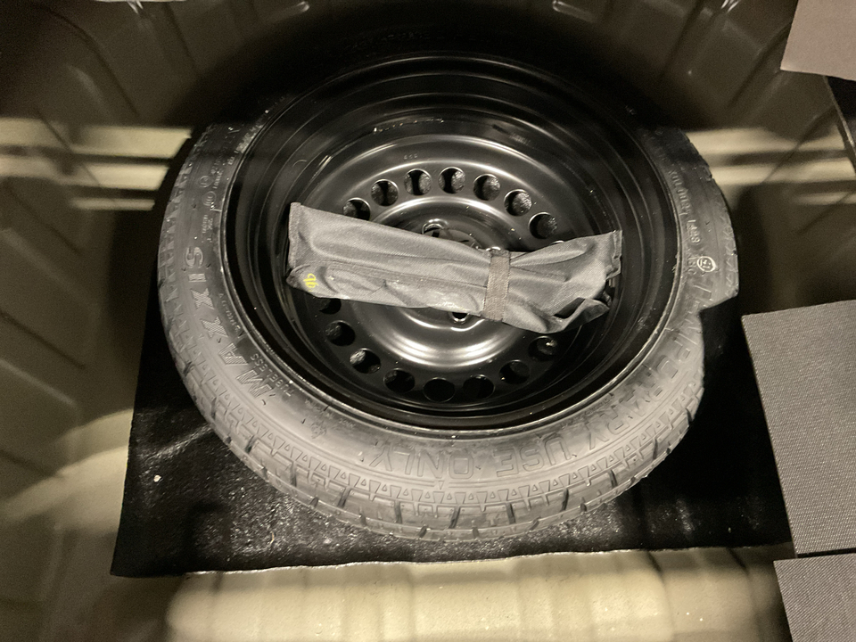 2023 Nissan Versa SR