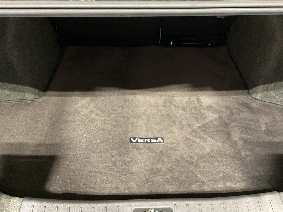 2023 Nissan Versa SR