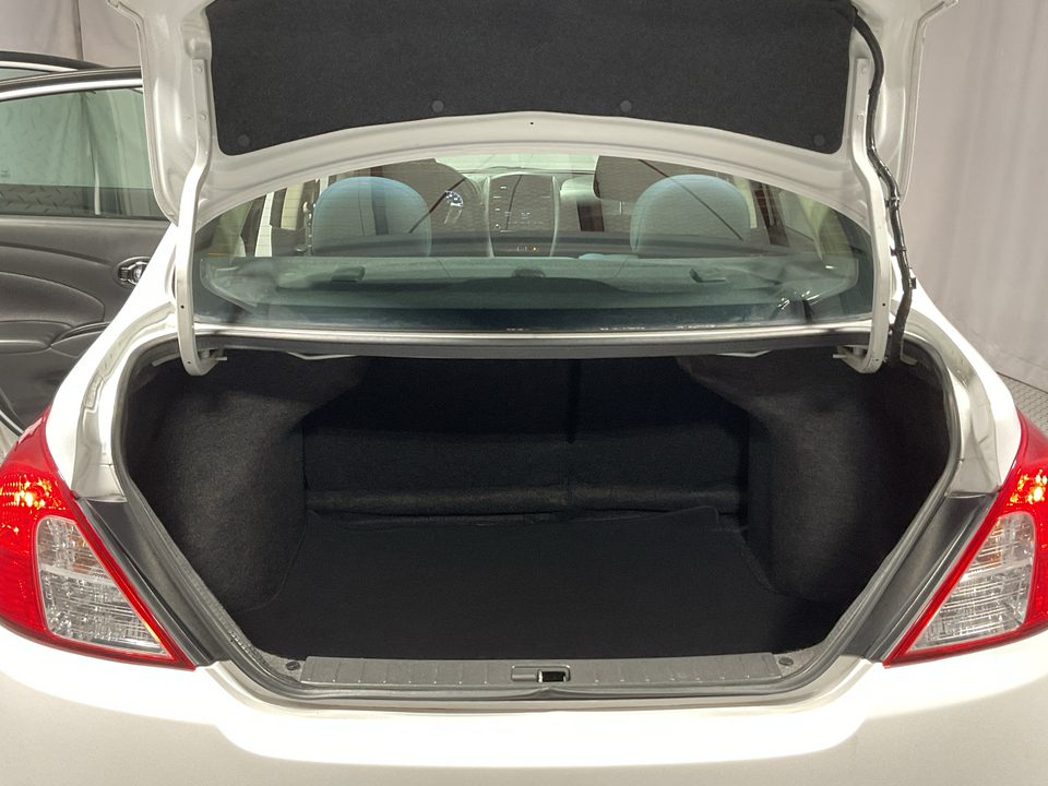 2019 Nissan Versa 1.6 SV Sedan