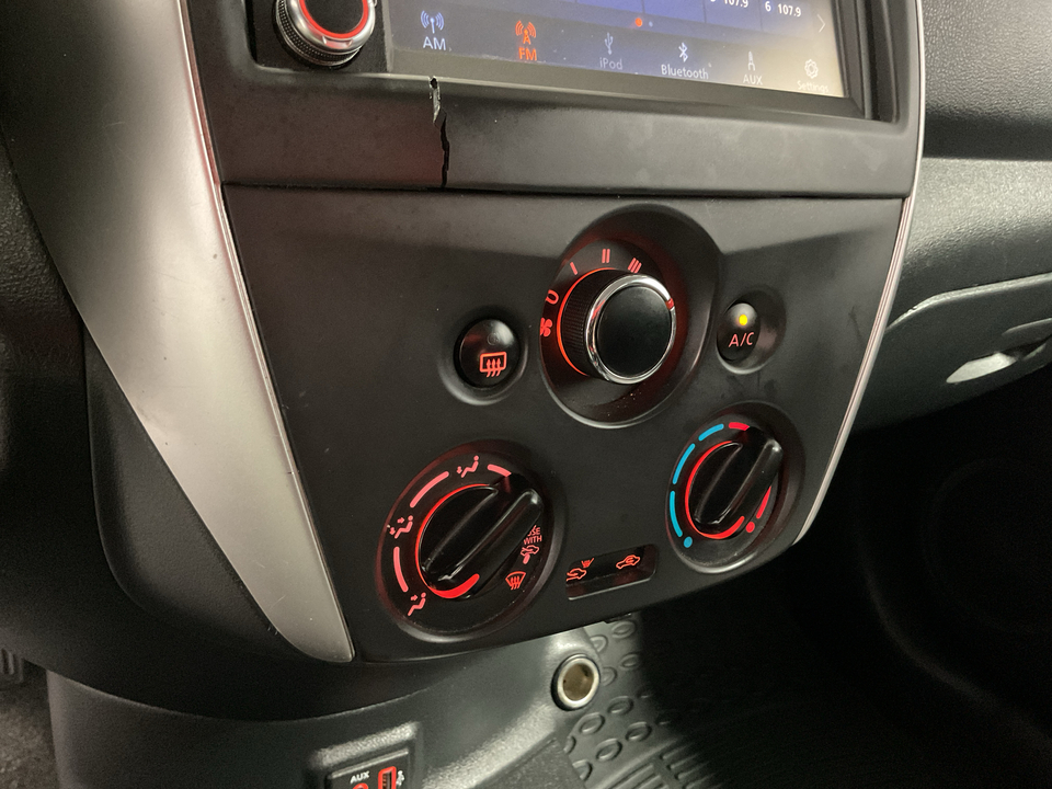 2019 Nissan Versa 1.6 SV Sedan