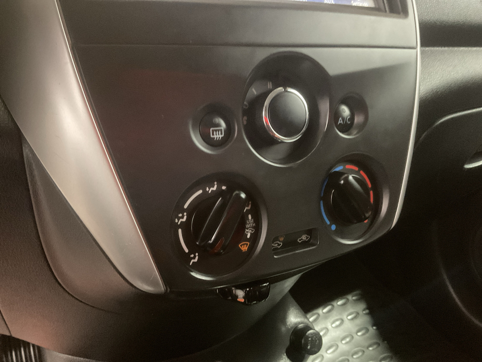 2019 Nissan Versa 1.6 SV Sedan