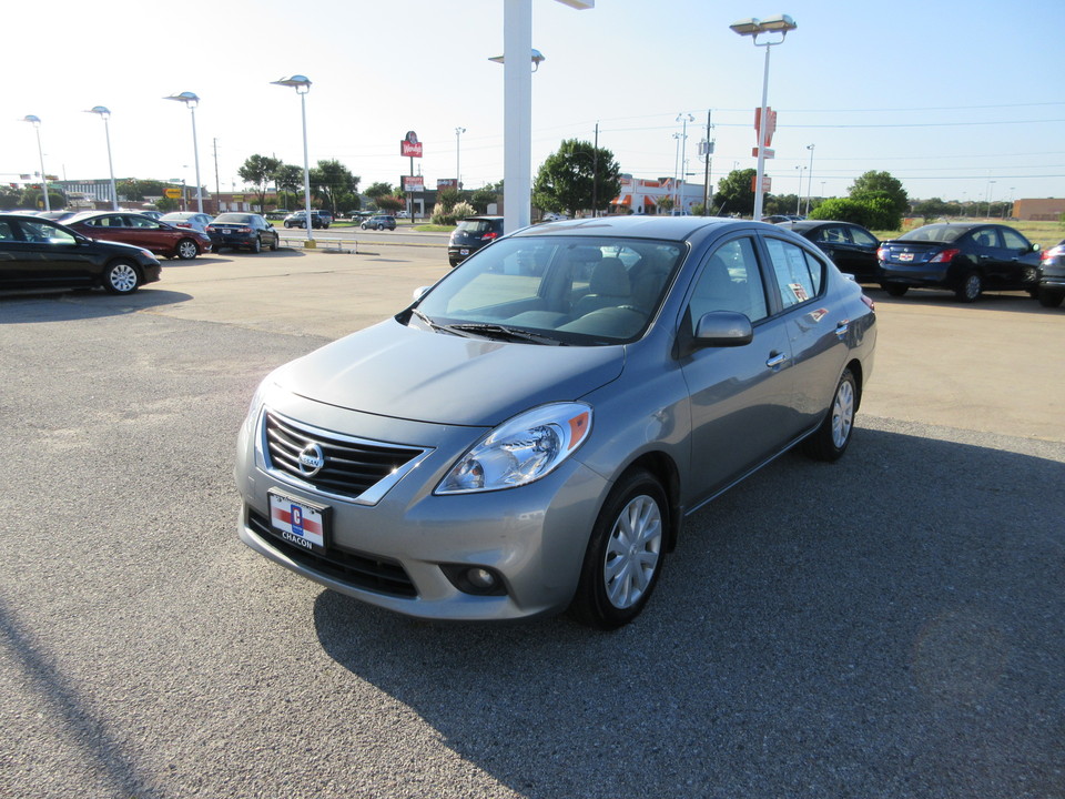 2013 Nissan Versa 1.6 SV Sedan