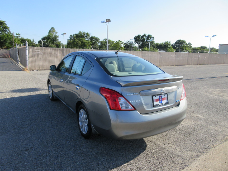 2013 Nissan Versa 1.6 SV Sedan