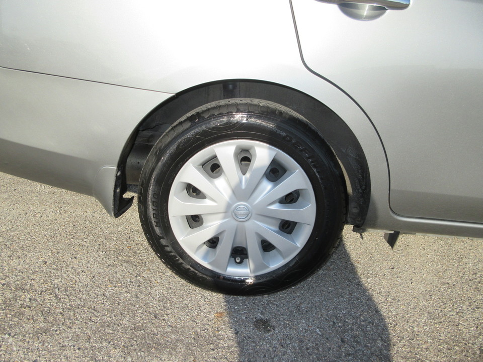 2013 Nissan Versa 1.6 SV Sedan