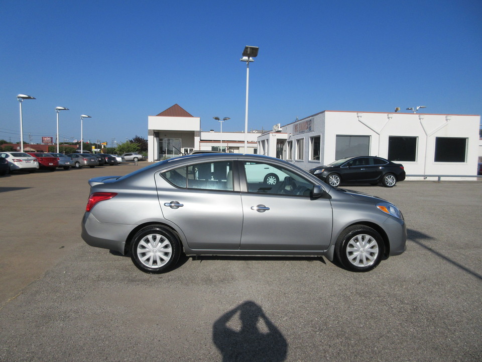 2013 Nissan Versa 1.6 SV Sedan