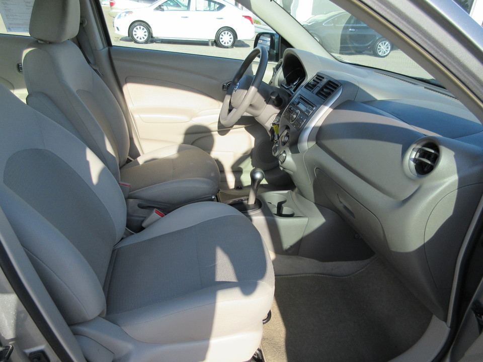 2013 Nissan Versa 1.6 SV Sedan