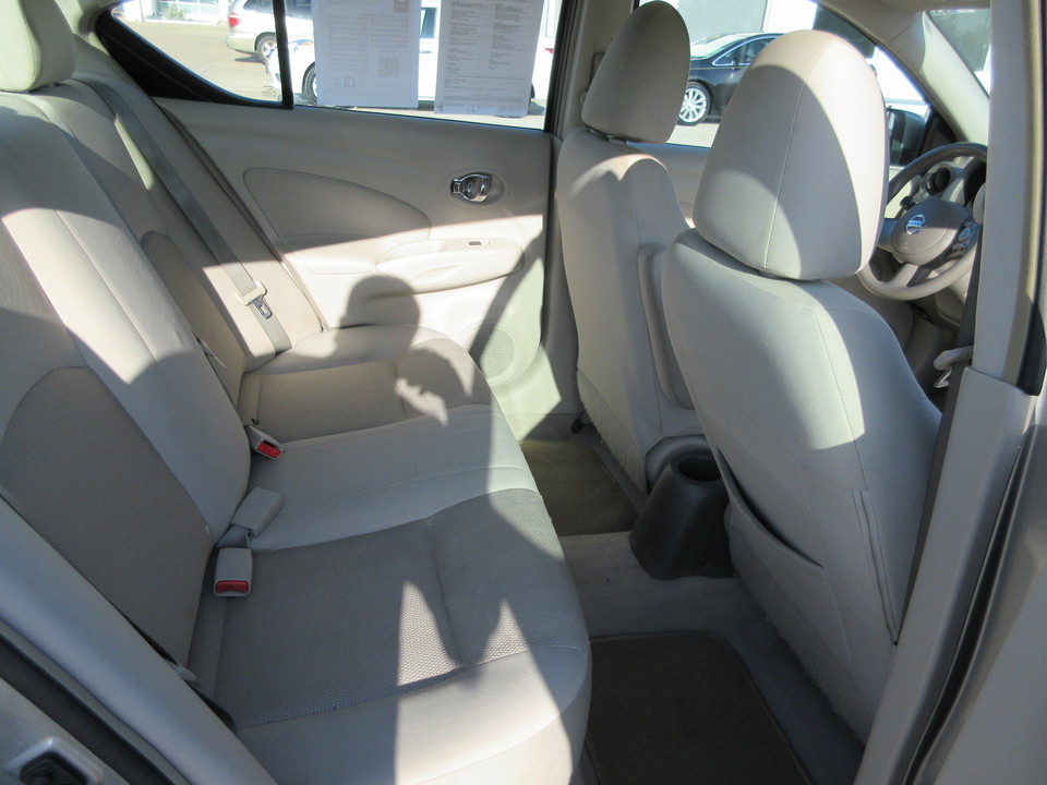 2013 Nissan Versa 1.6 SV Sedan