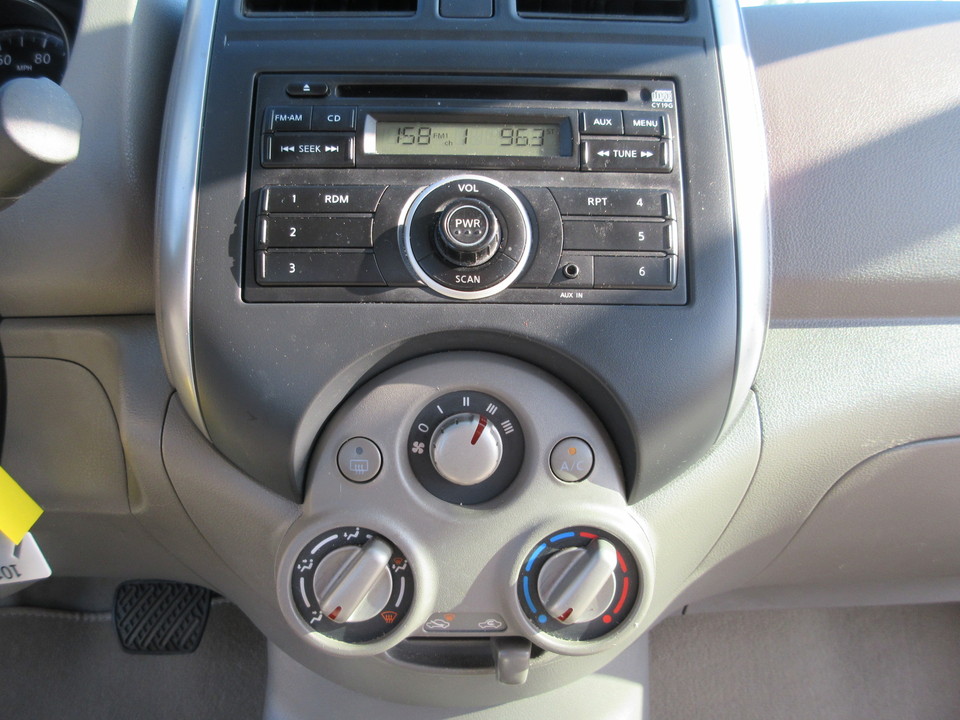 2013 Nissan Versa 1.6 SV Sedan