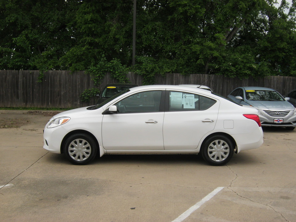 2012 Nissan Versa 1.6 SV Sedan