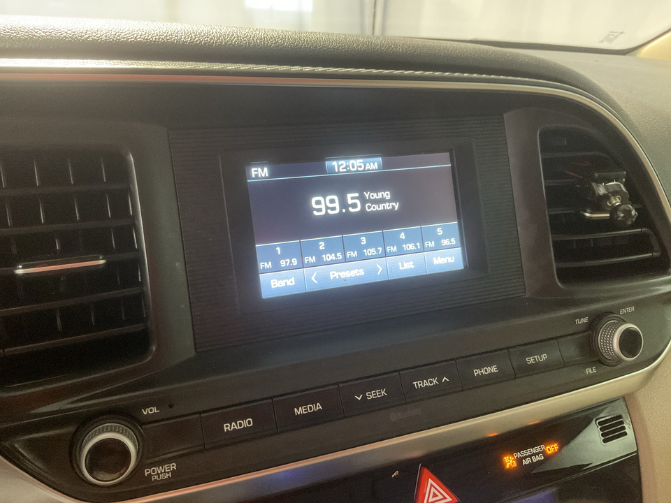 2020 Hyundai Elantra SE 6AT