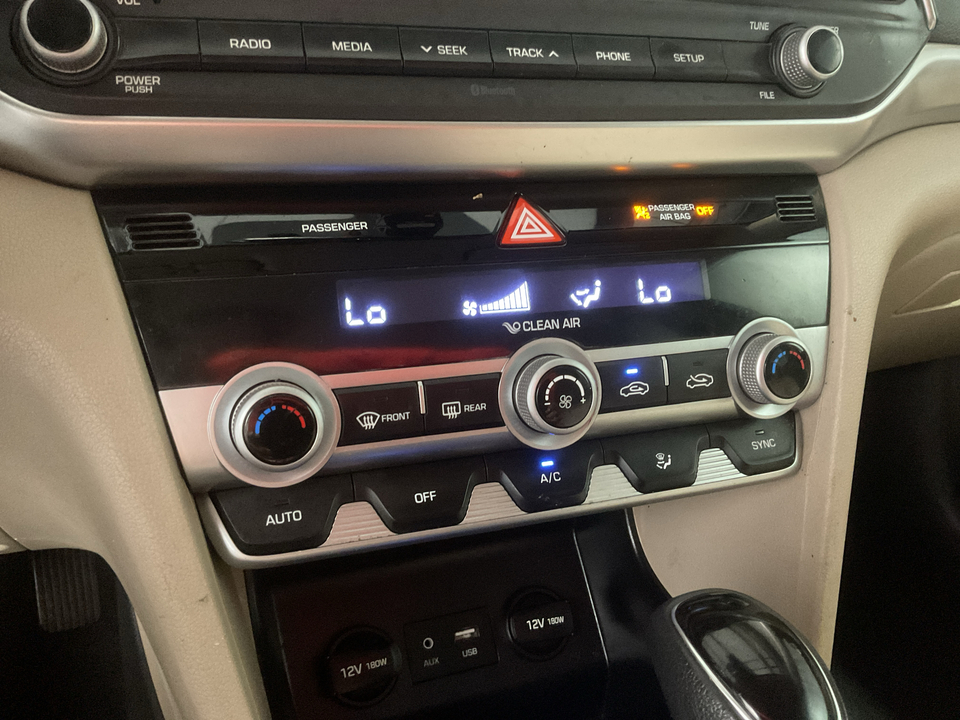 2020 Hyundai Elantra SE 6AT