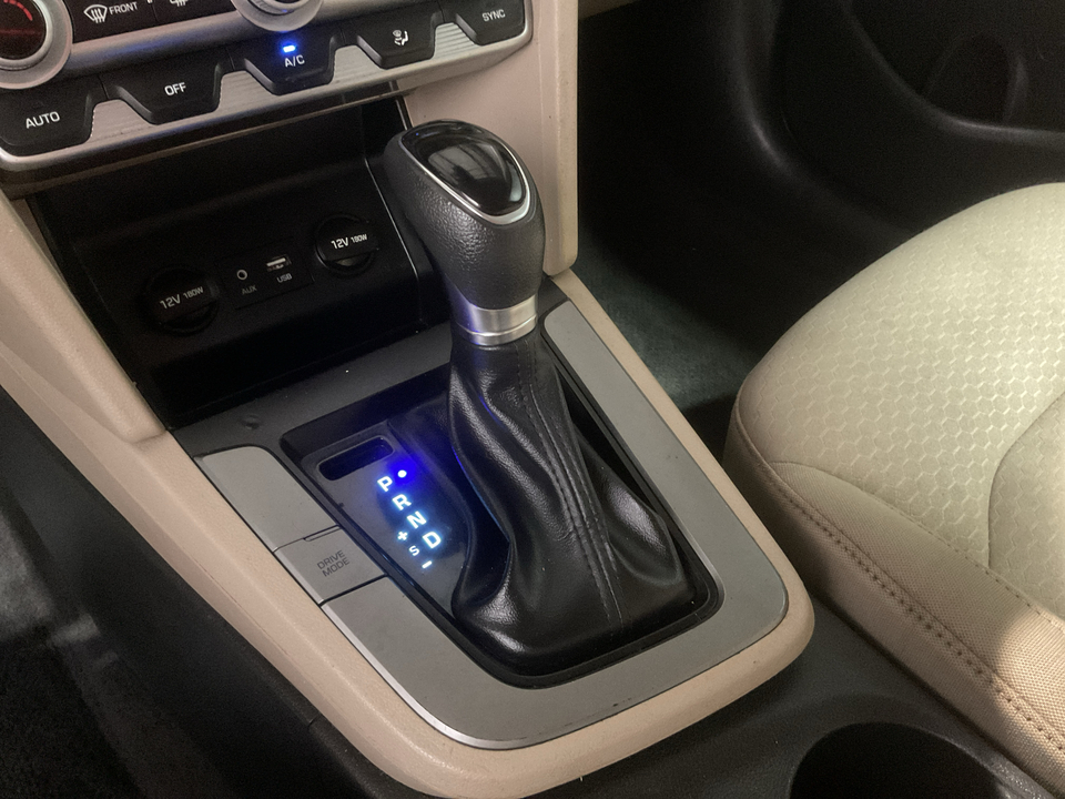 2020 Hyundai Elantra SE 6AT