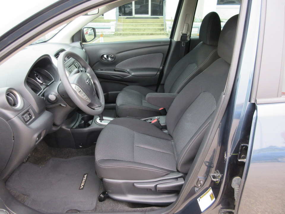 2016 Nissan Versa 1.6 SV Sedan