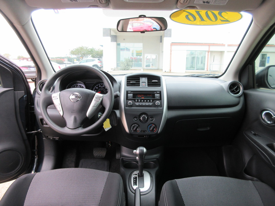 2016 Nissan Versa 1.6 SV Sedan