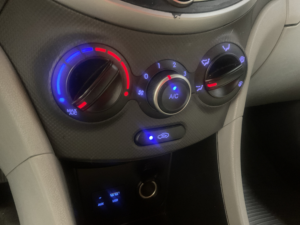 2015 Hyundai Accent GLS 4-Door 6A