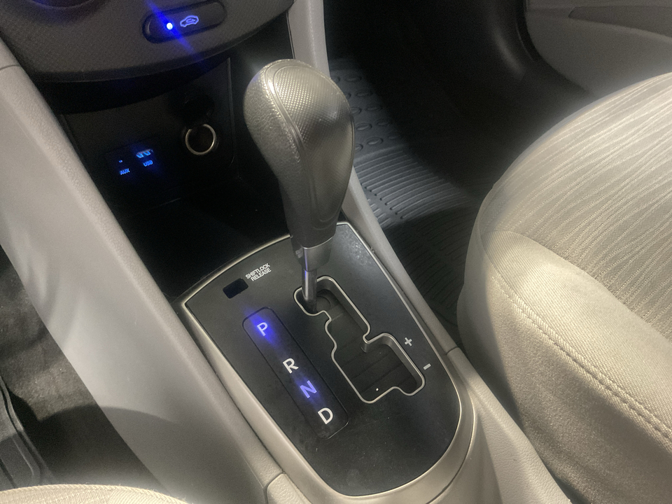 2015 Hyundai Accent GLS 4-Door 6A