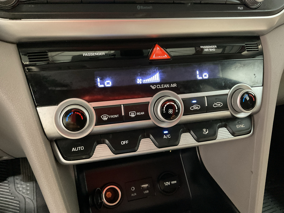 2020 Hyundai Elantra SE 6AT