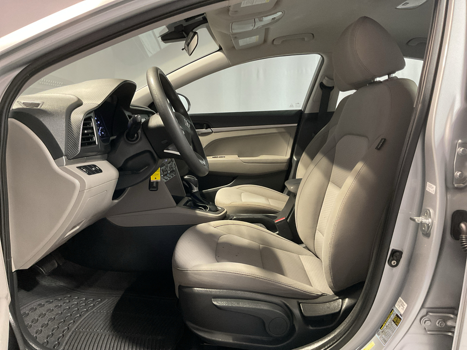 2020 Hyundai Elantra SE 6AT