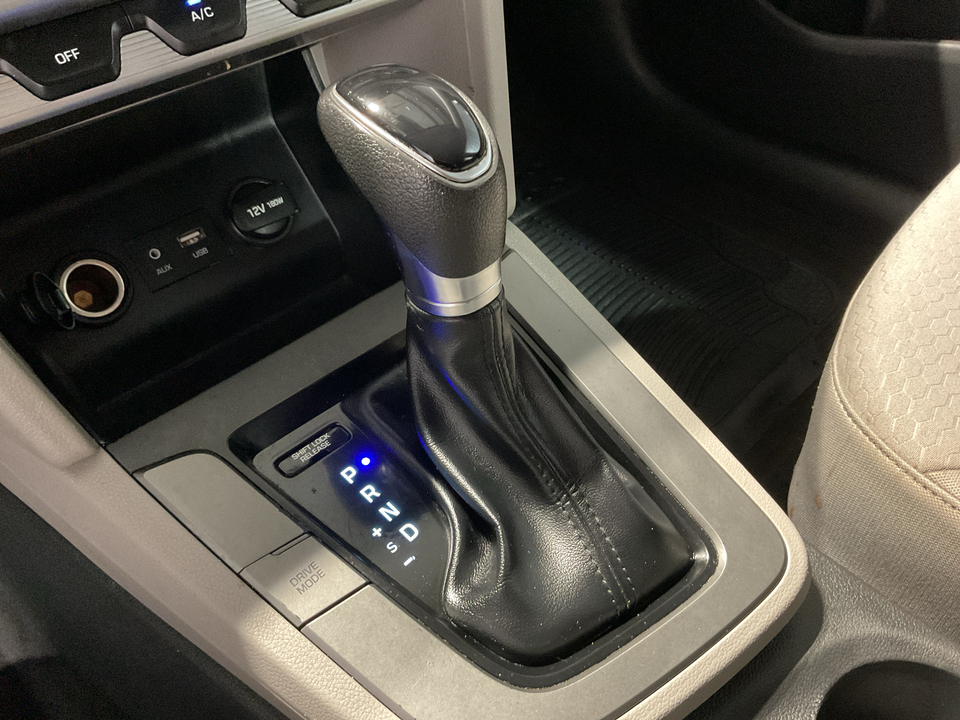 2020 Hyundai Elantra SE 6AT