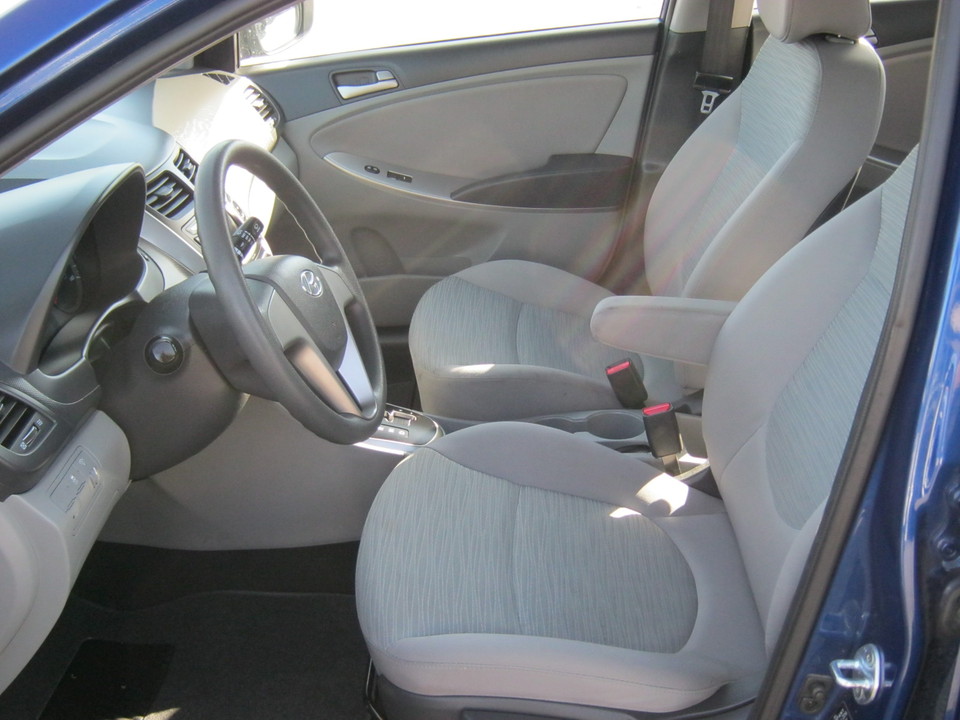 2016 Hyundai Accent SE 4-Door 6A