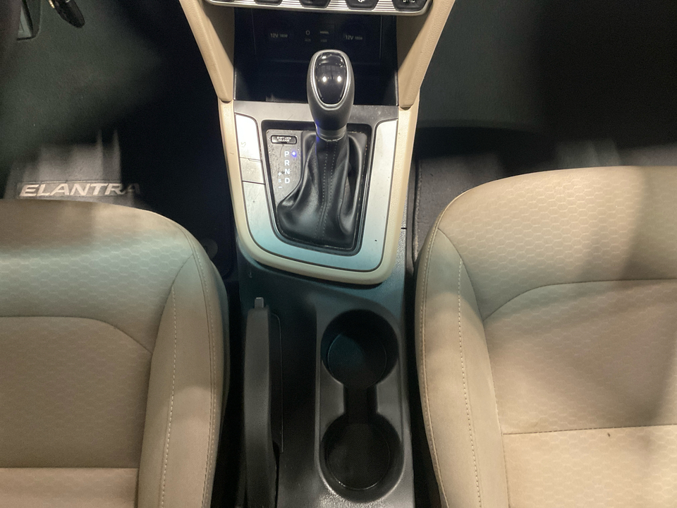 2020 Hyundai Elantra SE 6AT