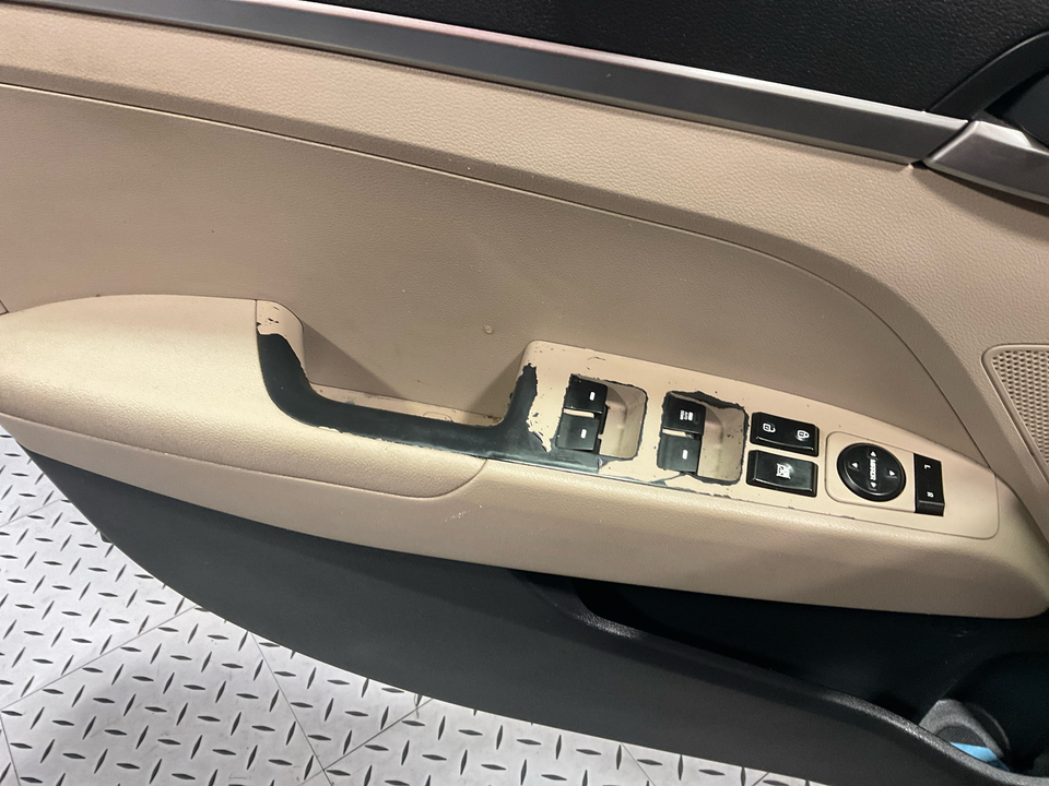 2020 Hyundai Elantra SE 6AT