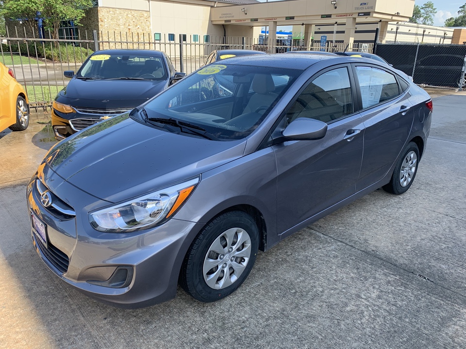 Used 2016 Hyundai Accent SE 4-Door 6A for Sale - Chacon Autos